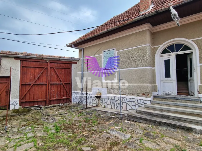 Casă în Poiana Sibiului | 909 mp teren | livadă și anexe gospodărești