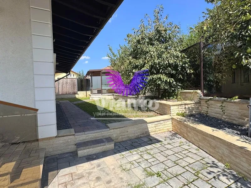Premium individual house with courtyard at first rental