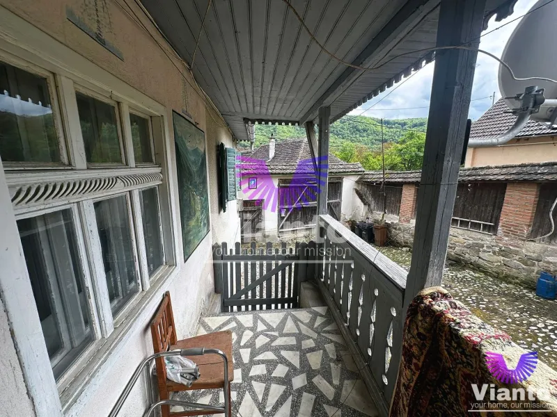 Casa individuala 3 camere cu teren 1100mp - Fantanele