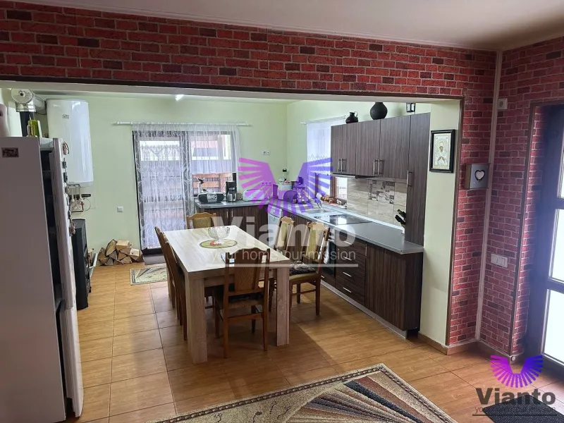 Casa 6 camere 168mpu si teren 305mp | Selimbar