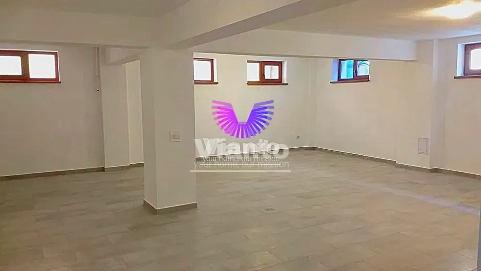 Închiriez clădire/spatiu comercial 4 etaje / Balea