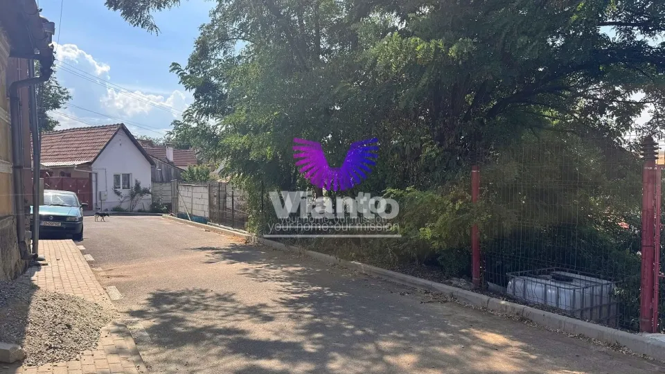 Haus mit zwei unabhängigen Gebäudeteilen und Grundstück 1050 m² zentral in Miercurea Sibiului
