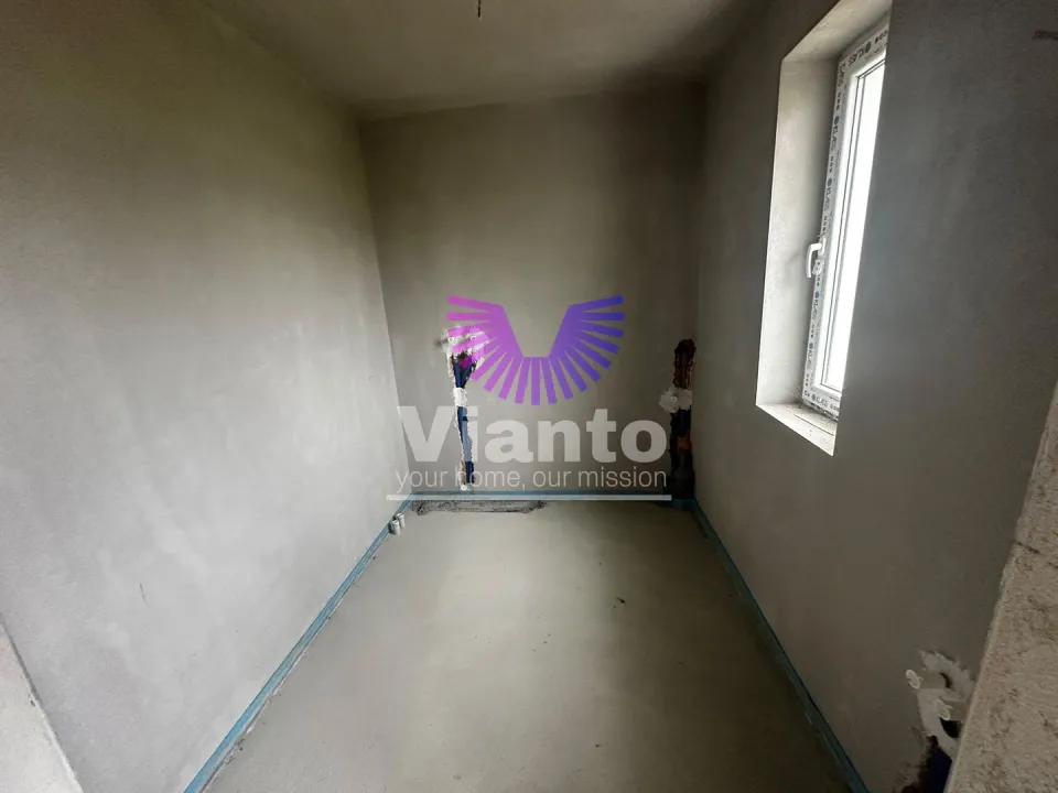 Individual house with 4 rooms 210 sqm and land 727 sqm in Cisnadie