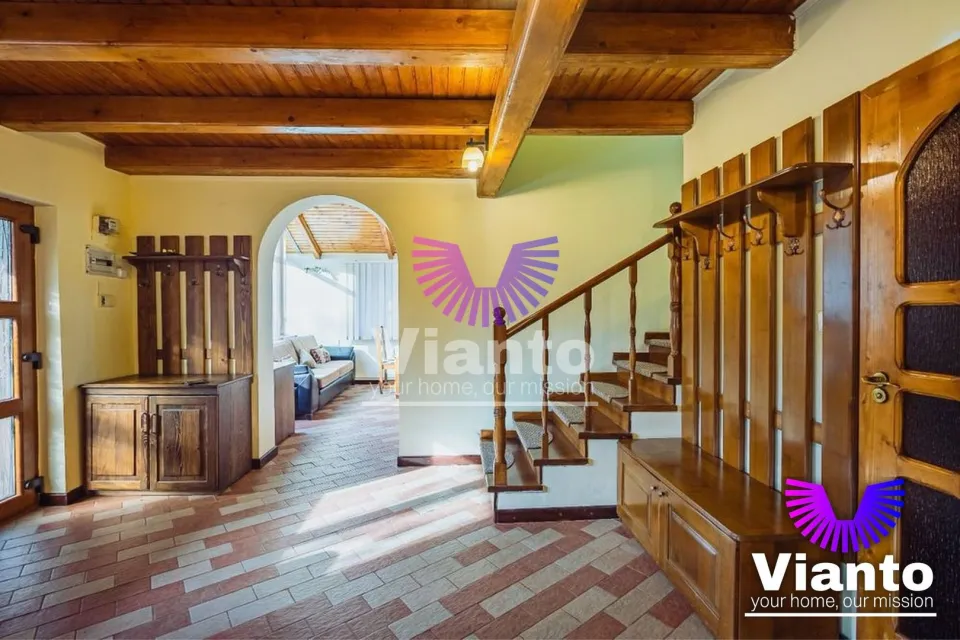 Casă de vânzare cu piscîna n Tocile – Sadu | Zonă superbă