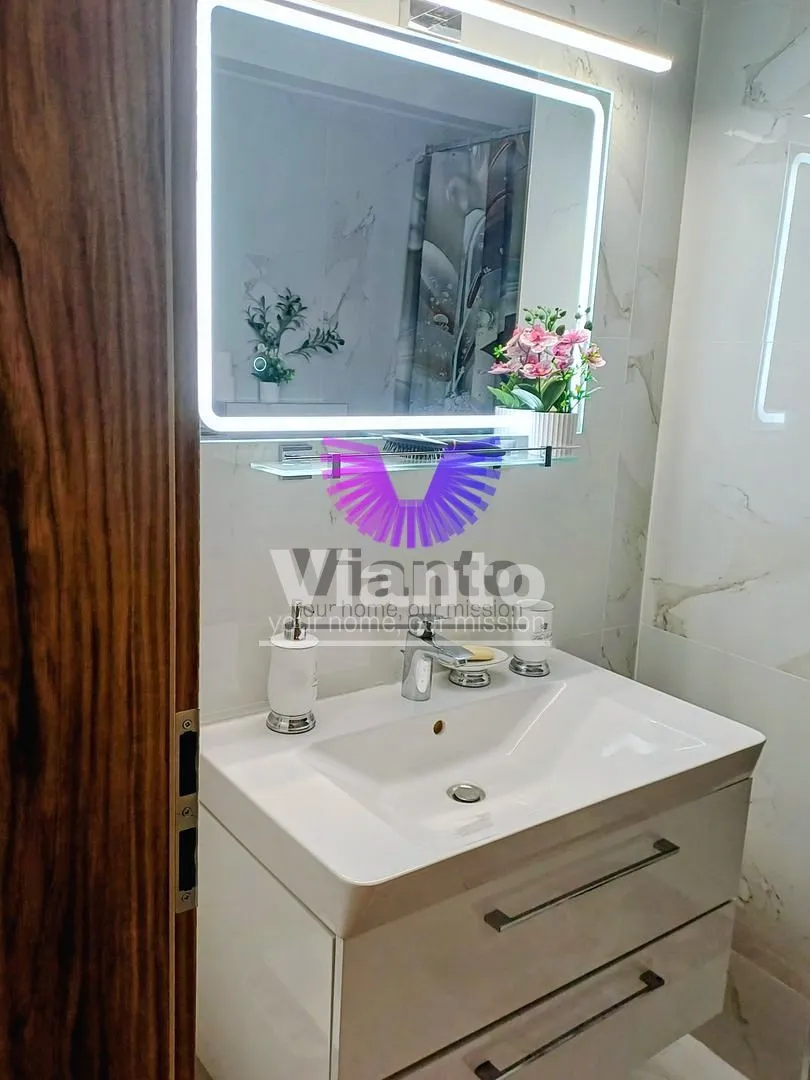Modernes Studio | Balkon & Privatparkplatz | Davinci Homes