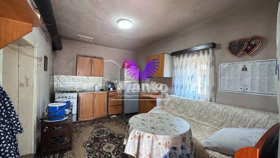 Casa cu doua corpuri independente si teren de 1050 mp central Miercurea Sibiului
