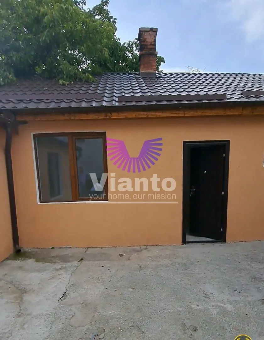 2-Room House - 37 sqm, and Courtyard 25 sqm in Piata Cluj