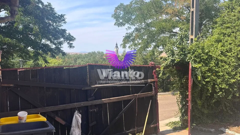 Haus mit zwei unabhängigen Gebäudeteilen und Grundstück 1050 m² zentral in Miercurea Sibiului