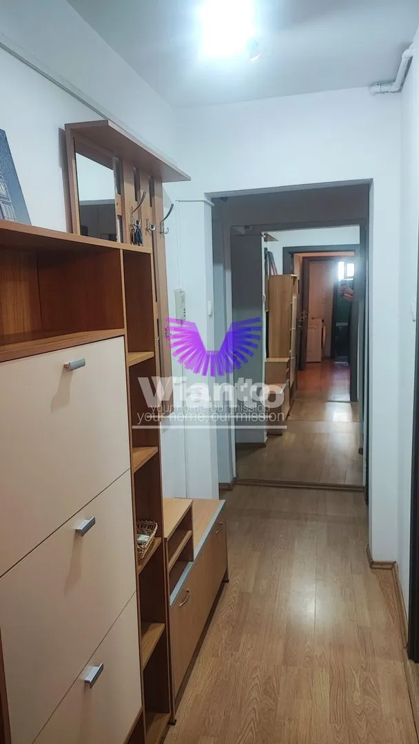 Închiriez apartament 3 camere