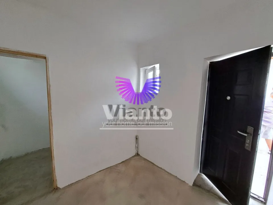 2-Room House - 37 sqm, and Courtyard 25 sqm in Piata Cluj