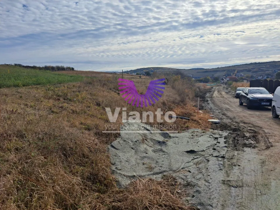 TEREN INTRAVILAN 700MP DESCHIDERE LA 2 DRUMURI- SURA MARE