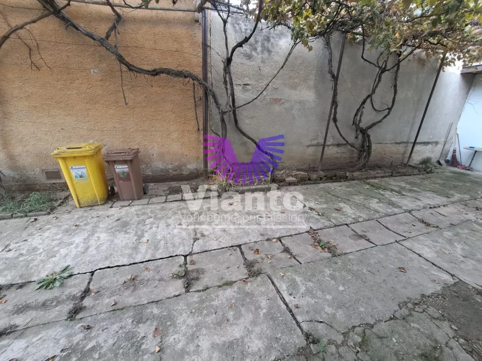 CASA 2 CAMERE SUPRAFATA UTILIA 64MP, CURTE COMUNA - TEREZIAN