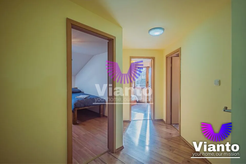 Casă de vânzare cu piscîna n Tocile – Sadu | Zonă superbă