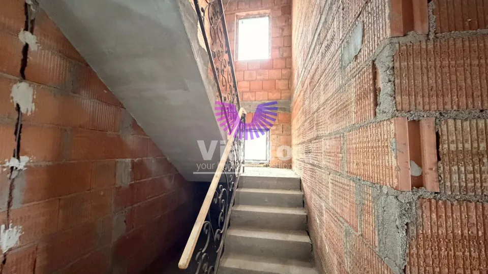 DUPLEX 3 CAMERE 136MPU, TEREN 267MP- CRISTIAN