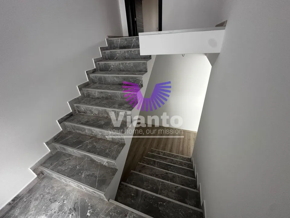 Duplex 5 Zimmer - 150 m², Hof 250 m² - Cisnadie