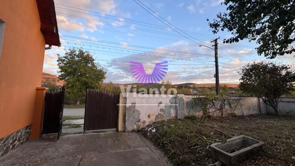 Casa individuala 3 camere 90mpu si teren 1900mpu | Hamba
