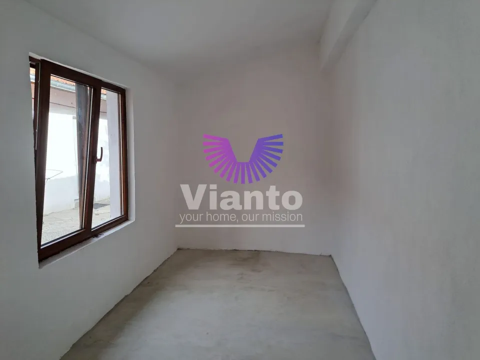 2-Room House - 37 sqm, and Courtyard 25 sqm in Piata Cluj