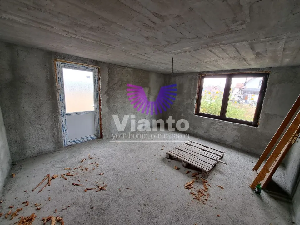 CASA 4 CAMERE 136 MPU SI TEREN 825MP IN DAIA