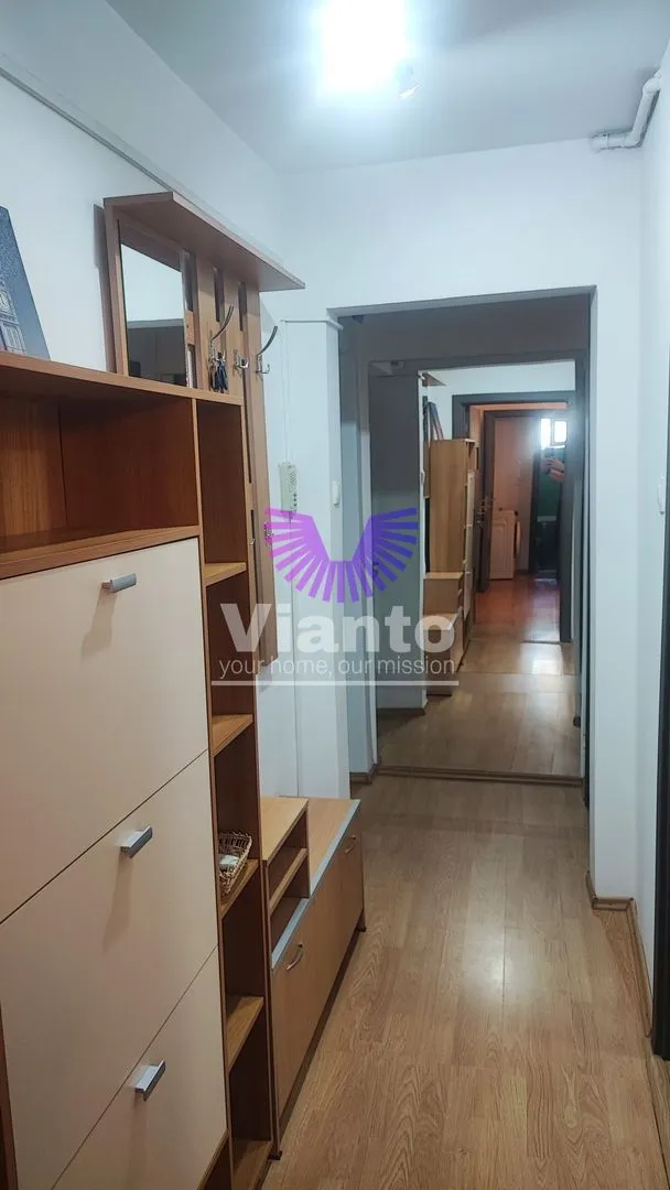 Închiriez apartament 3 camere