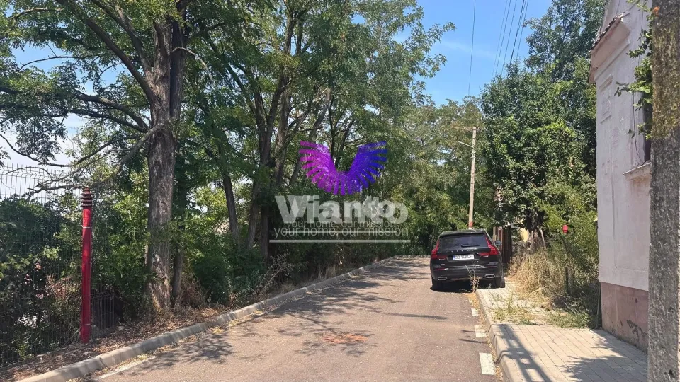 Haus mit zwei unabhängigen Gebäudeteilen und Grundstück 1050 m² zentral in Miercurea Sibiului