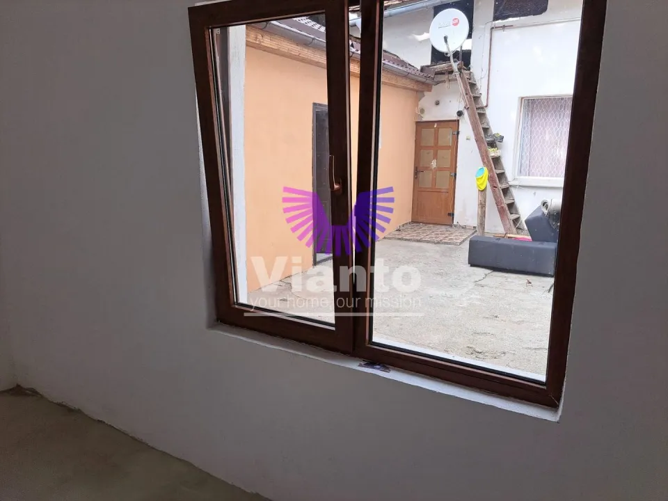 2-Room House - 37 sqm, and Courtyard 25 sqm in Piata Cluj