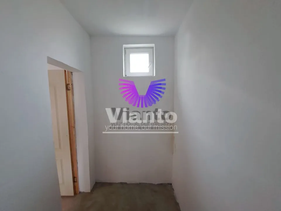 Casa 2 Camere-37mp, si Curte 25mp in Piata Cluj