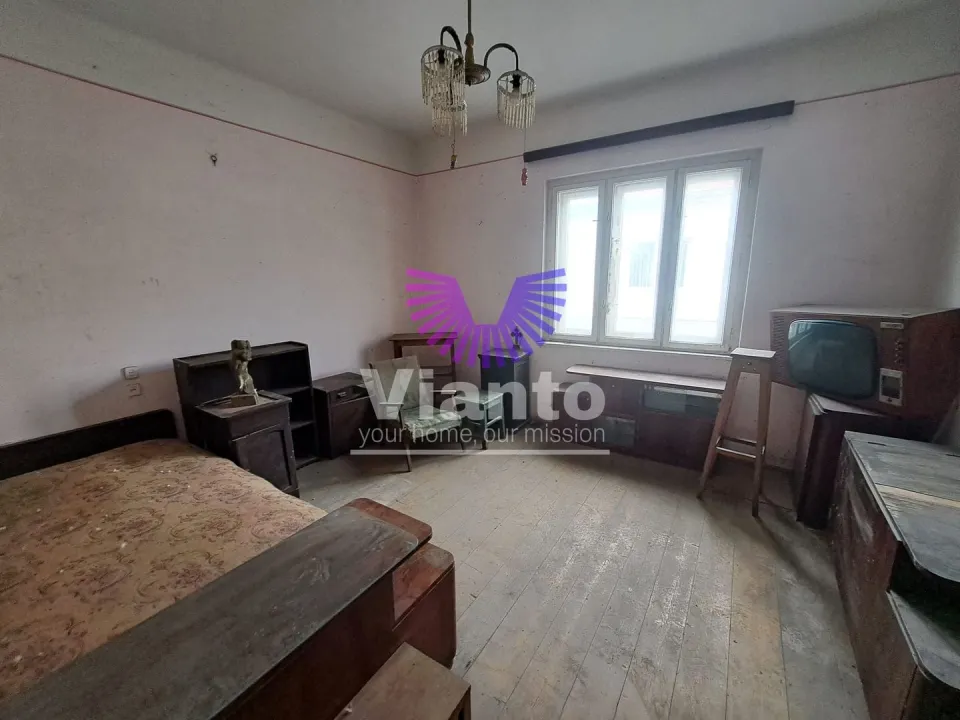 CASA 2 CAMERE SUPRAFATA UTILIA 64MP, CURTE COMUNA - TEREZIAN