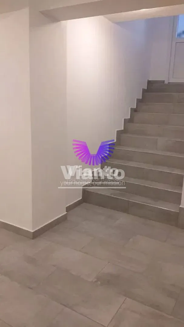 Închiriez clădire/spatiu comercial 4 etaje / Balea