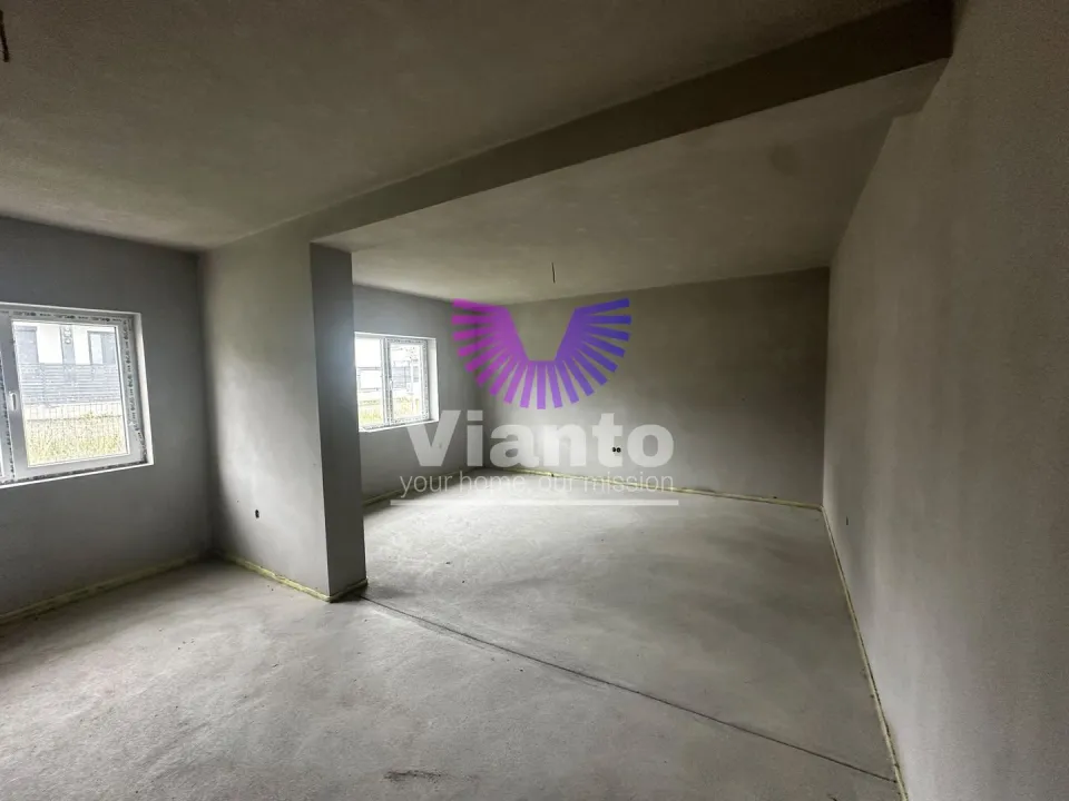 Individual house with 4 rooms 210 sqm and land 727 sqm in Cisnadie
