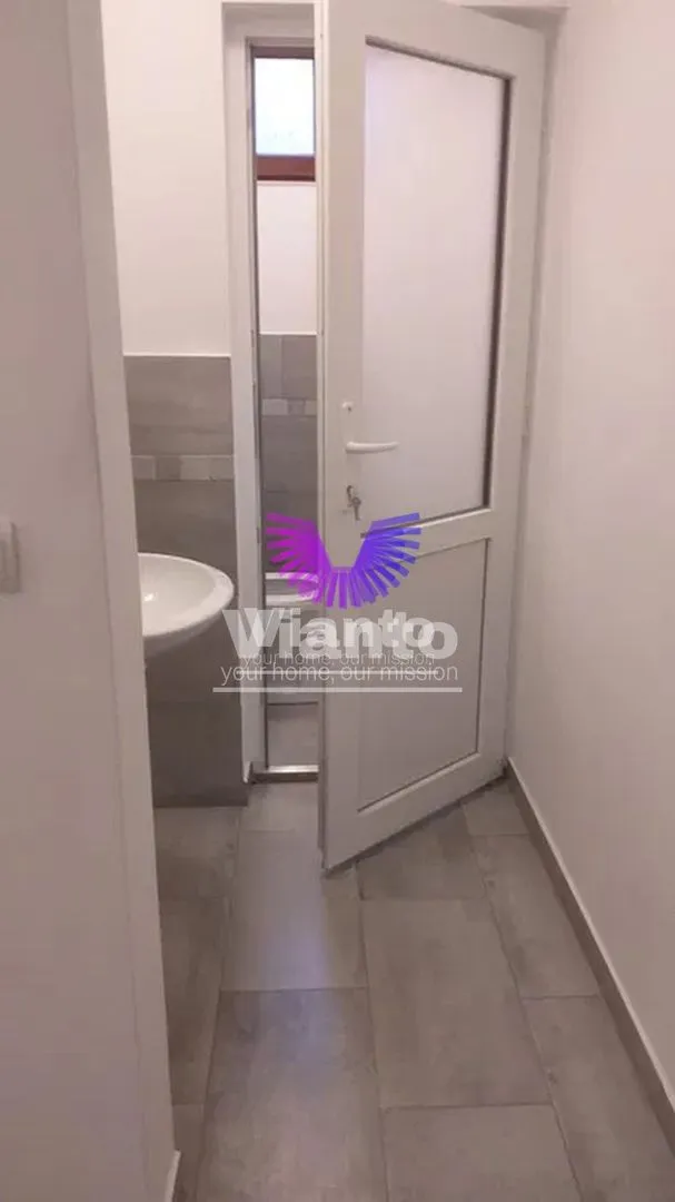 Închiriez clădire/spatiu comercial 4 etaje / Balea