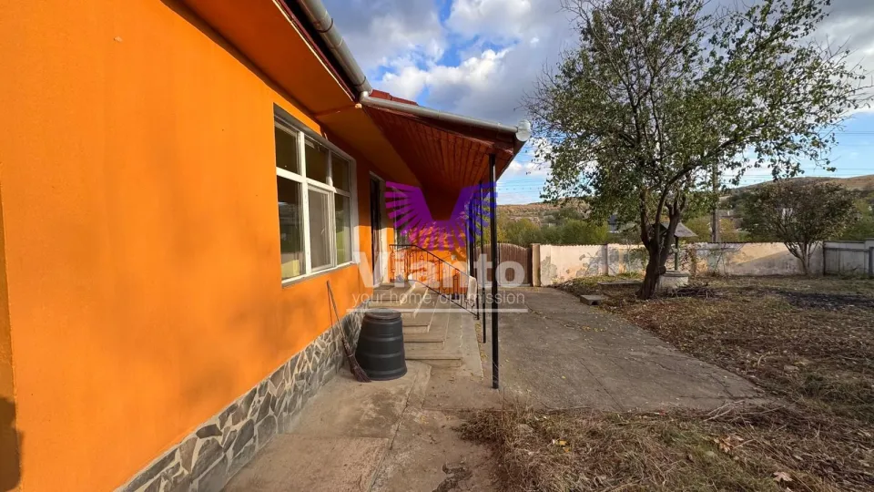 Casa individuala 3 camere 90mpu si teren 1900mpu | Hamba