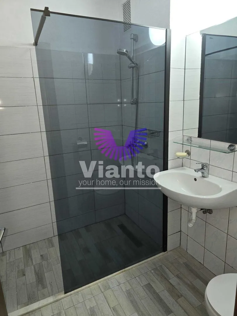 CASA 7 CAMERE, 3 BAI, CU TEREN -500mp - LAZARET