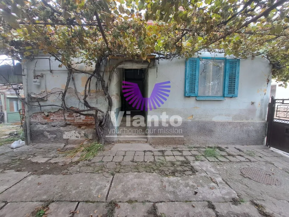 CASA 2 CAMERE SUPRAFATA UTILIA 64MP, CURTE COMUNA - TEREZIAN