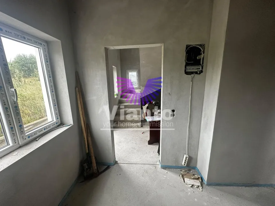Individual house with 4 rooms 210 sqm and land 727 sqm in Cisnadie