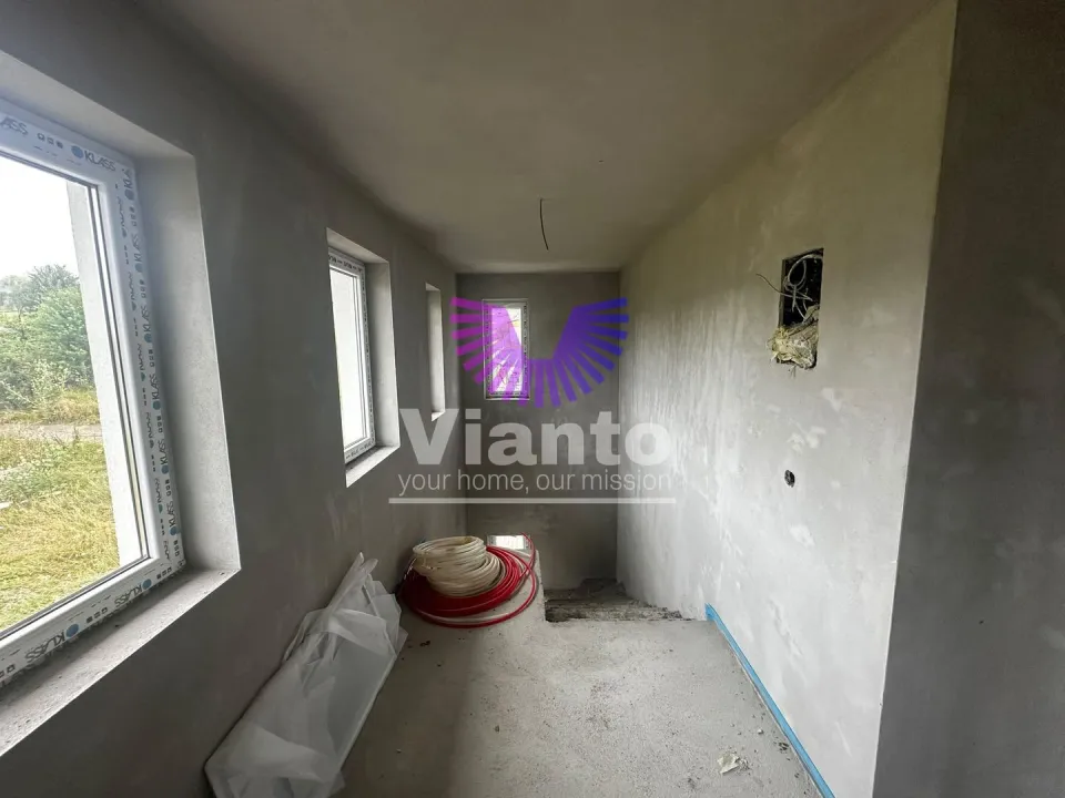 Individual house with 4 rooms 210 sqm and land 727 sqm in Cisnadie
