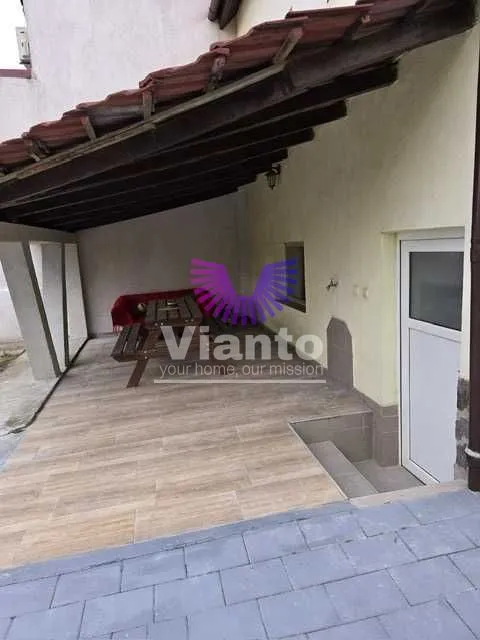 CASA 7 CAMERE, 3 BAI, CU TEREN -500mp - LAZARET