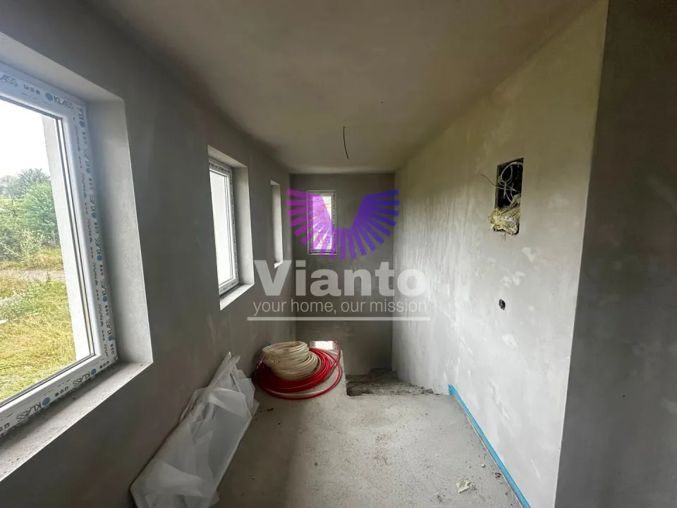 Casa Individuala cu 4 Camere 210mpu si Teren 727mp in Cisnadie