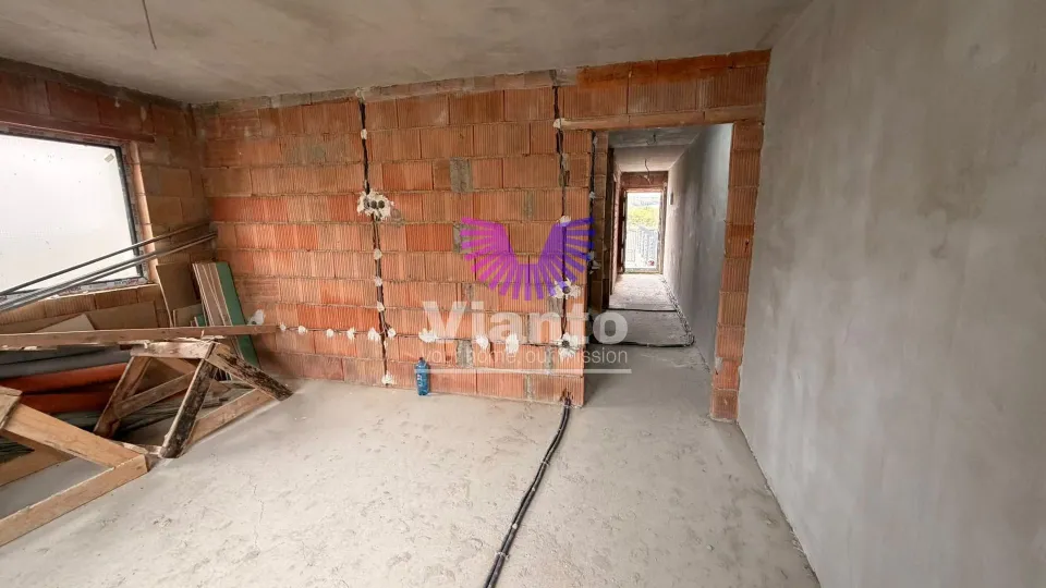DUPLEX 3 CAMERE 136MPU, TEREN 267MP- CRISTIAN
