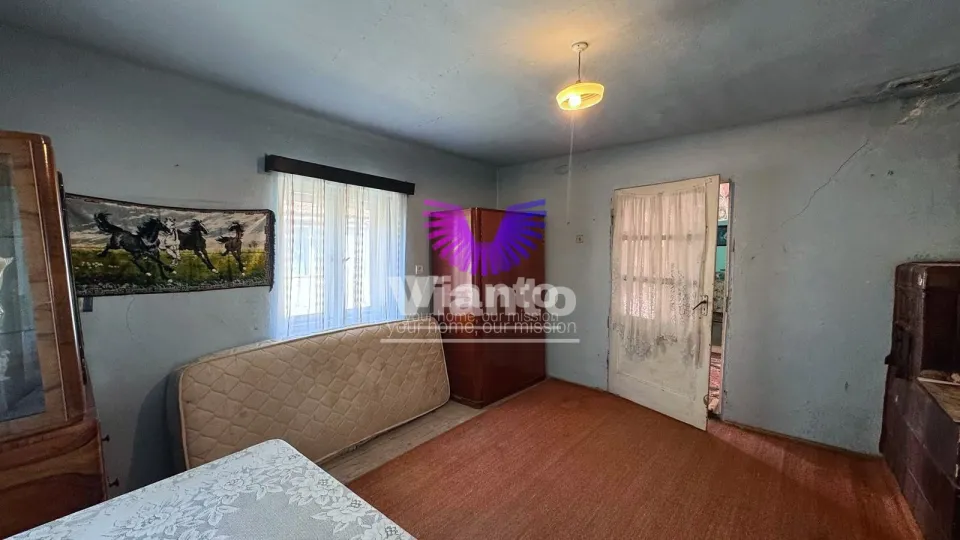Haus mit zwei unabhängigen Gebäudeteilen und Grundstück 1050 m² zentral in Miercurea Sibiului