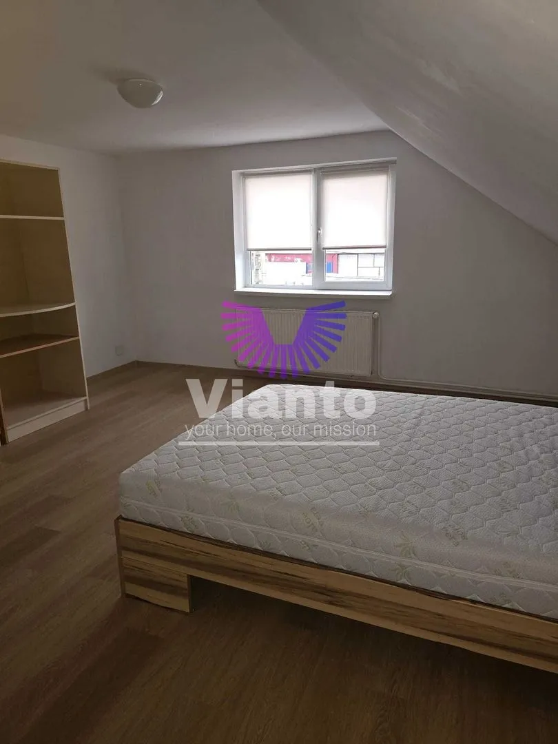 CASA 7 CAMERE, 3 BAI, CU TEREN -500mp - LAZARET