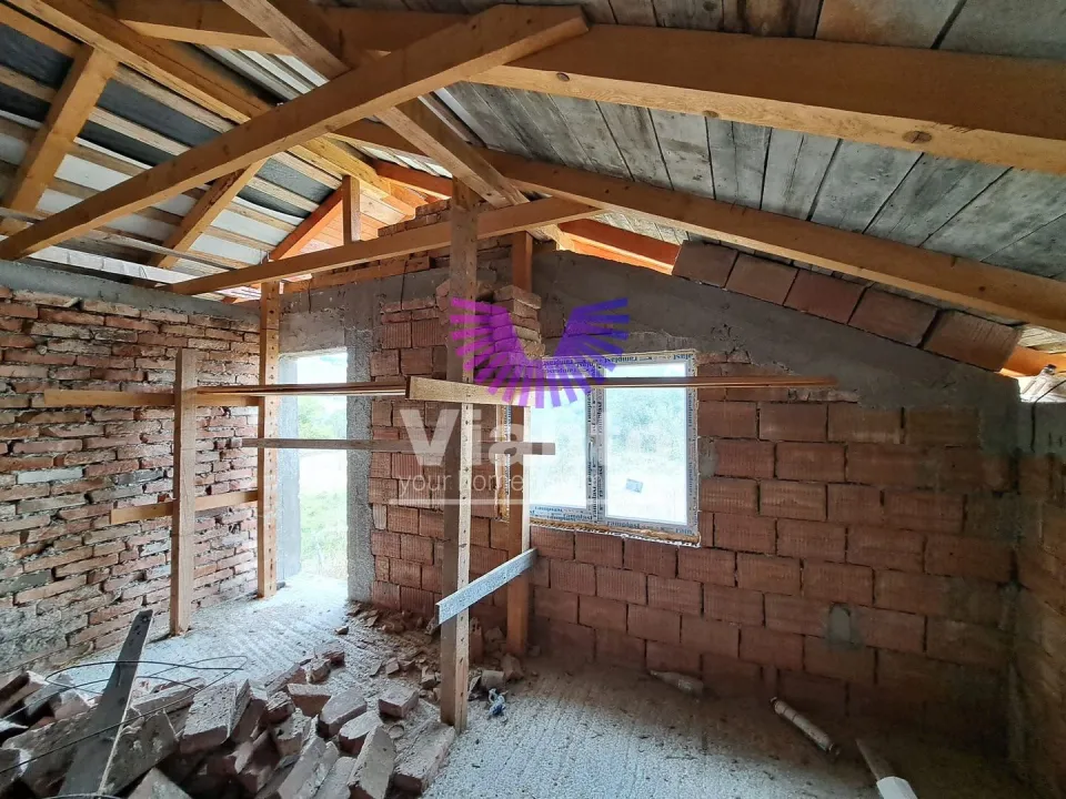 CASA 4 CAMERE 136 MPU SI TEREN 825MP IN DAIA