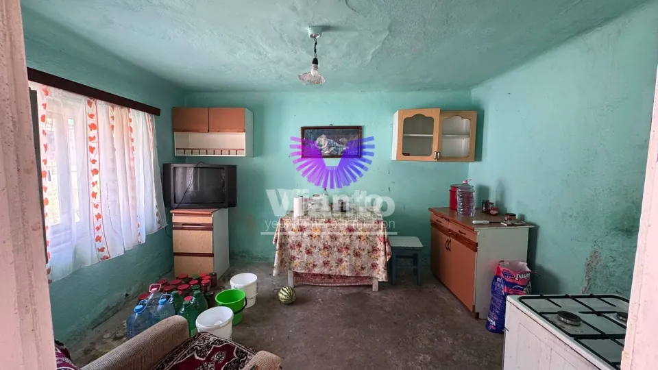 Haus mit zwei unabhängigen Gebäudeteilen und Grundstück 1050 m² zentral in Miercurea Sibiului