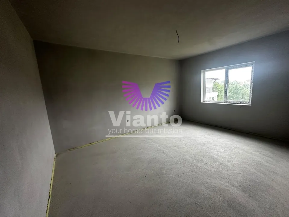 Individual house with 4 rooms 210 sqm and land 727 sqm in Cisnadie