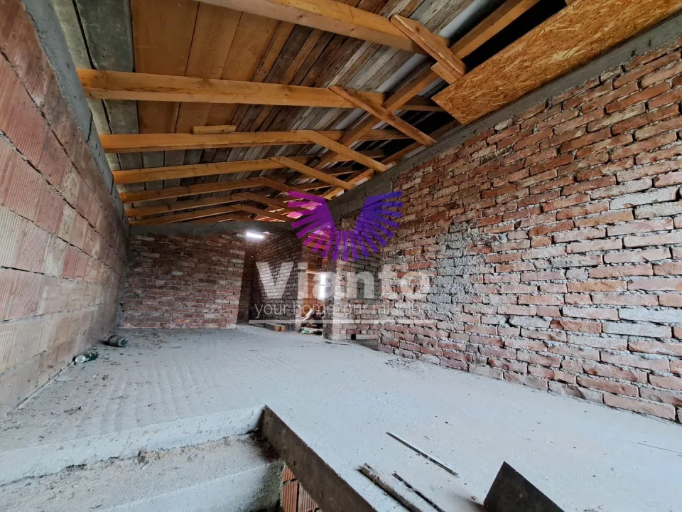 CASA 4 CAMERE 136 MPU SI TEREN 825MP IN DAIA