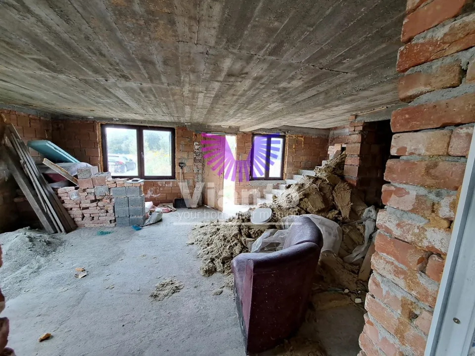 CASA 4 CAMERE 136 MPU SI TEREN 825MP IN DAIA